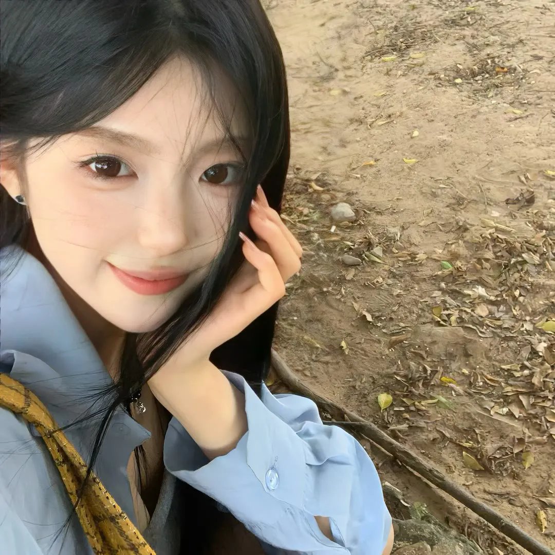 她从灰烬中走来